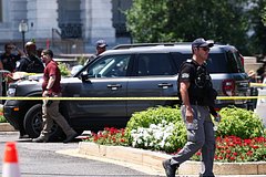 У здания Конгресса США задержали вооруженного мужчину