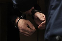 Сотрудники охраны устроили драку на парковке российского ТЦ