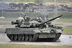 Российские бойцы уничтожили редкую модификацию танка Т-80УД