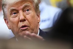Трампа уличили в скупке обвалившихся из-за его пошлин акций