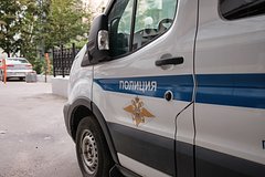 Мужчина с пистолетом угрожал женщине около российского детского сада